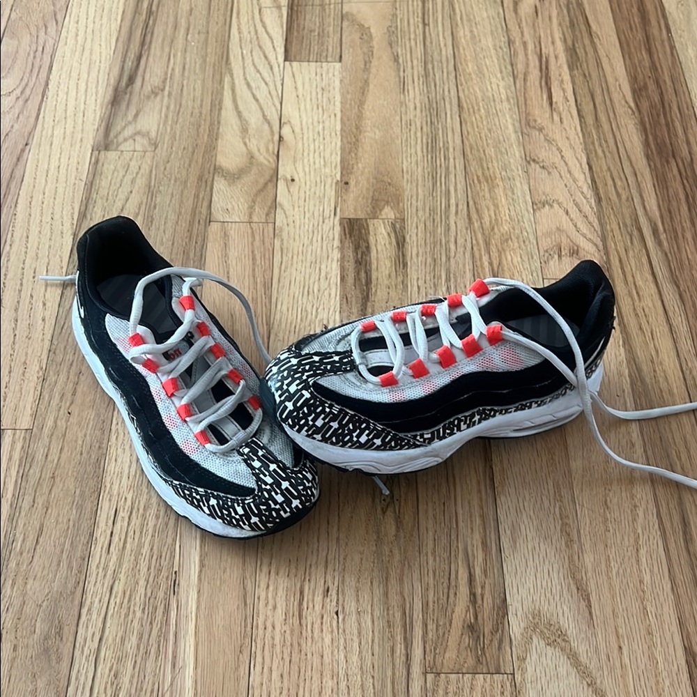 Jordan Black and White Sneakers Modern Athletic Design